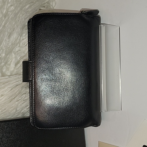 Chanel Camilla Flower Embossed Wallet - Picture 3 of 11